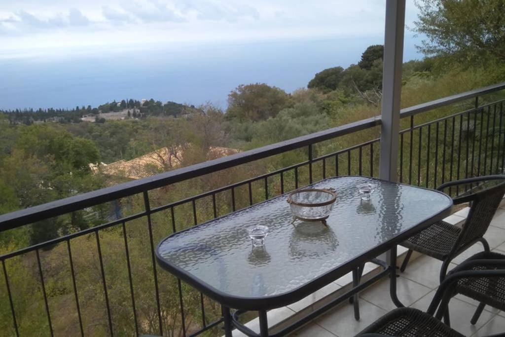 Traditional House With View Drymon Exterior foto