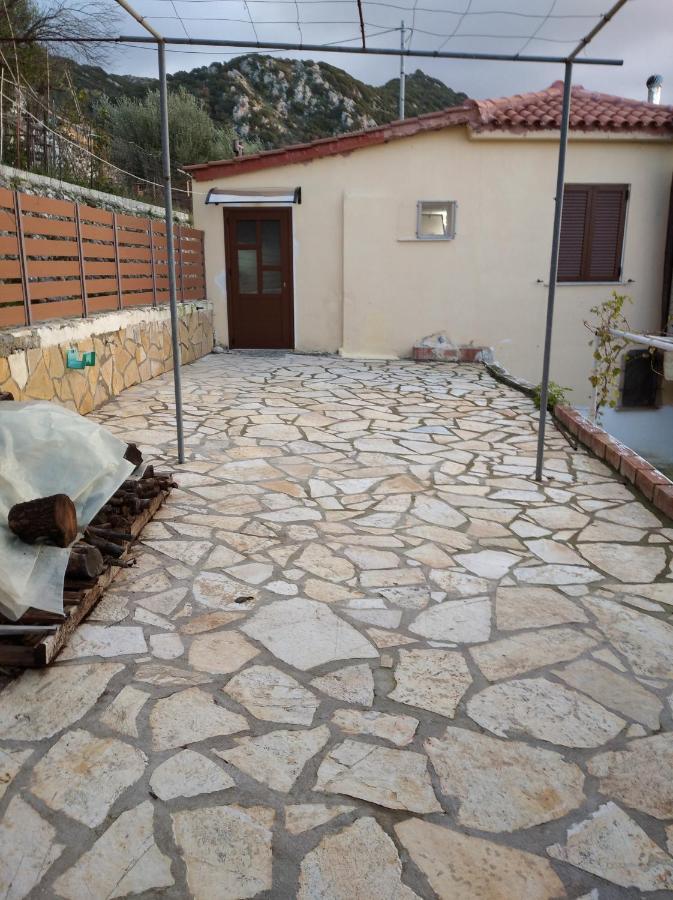 Traditional House With View Drymon Exterior foto