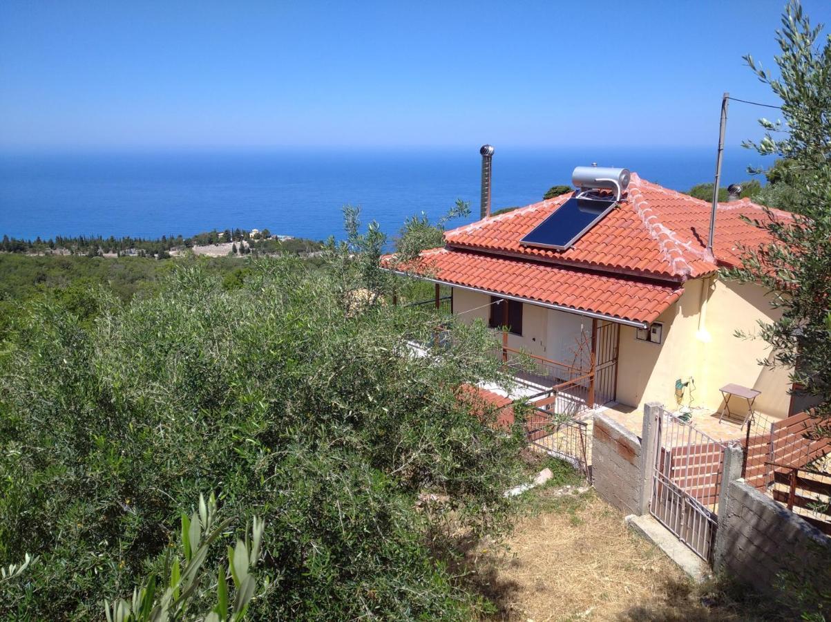 Traditional House With View Drymon Exterior foto